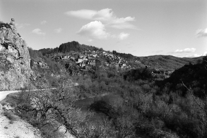 A view along the road towards the village of Kipoi in Zagorohoria