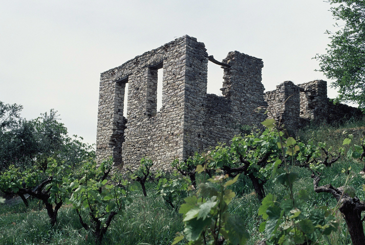 Abandoned stone building in Aetofolia old town